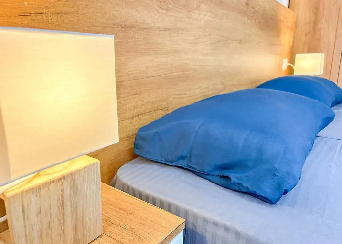 Marine Glow D40 Durrës